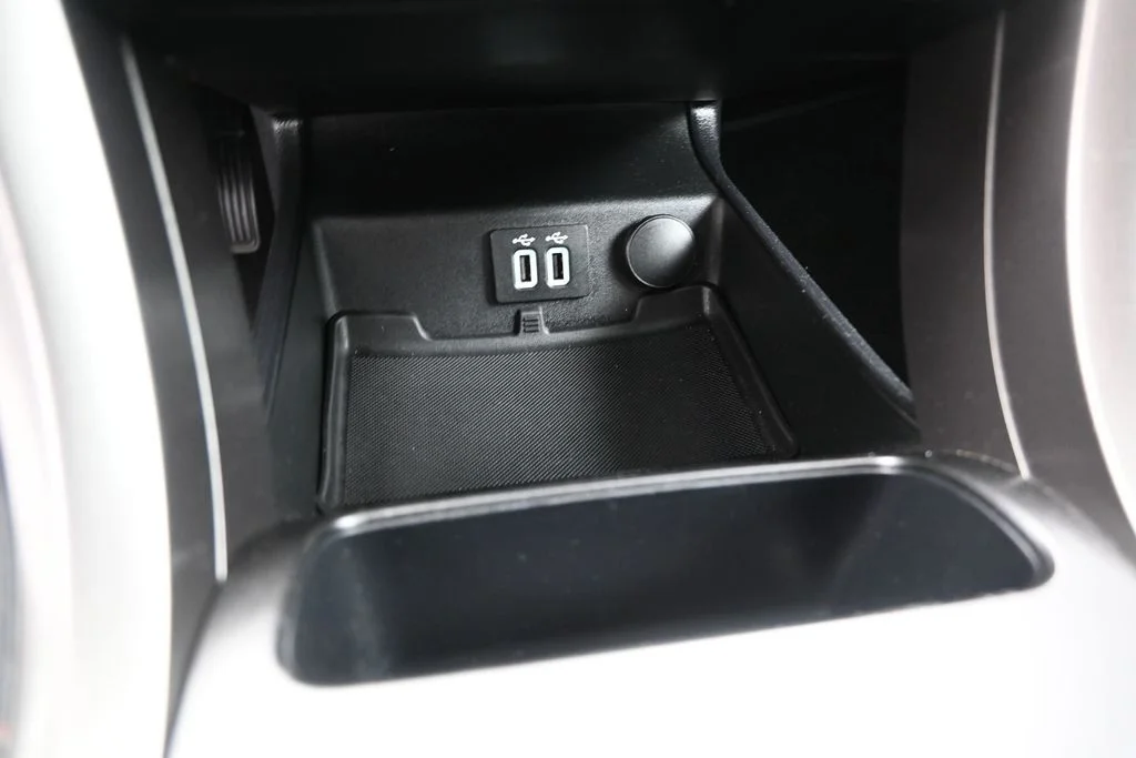 Used 2019 Black Ford SEL image 24