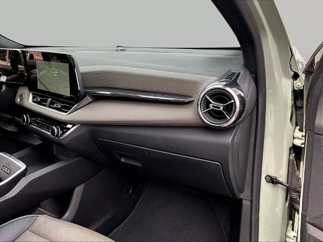 Used 2025 Green Chevrolet LT image 28