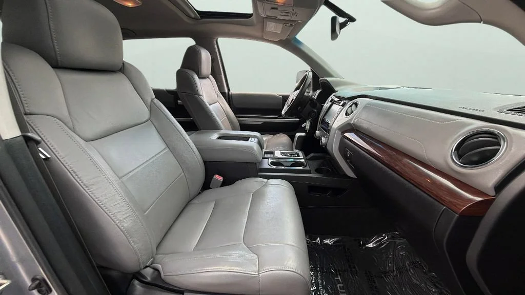 Used 2014  Toyota LTD image 34