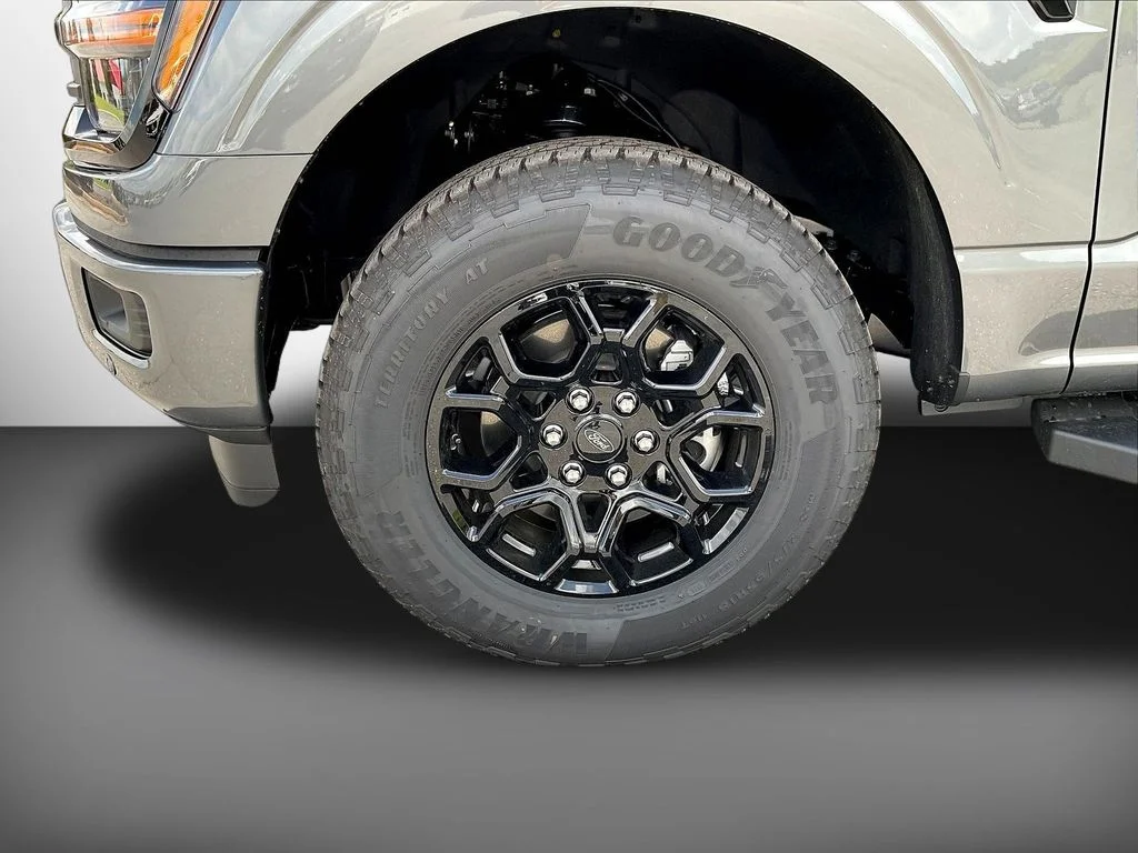 New 2026 Carbonized Gray Metallic Ford XLT image 13