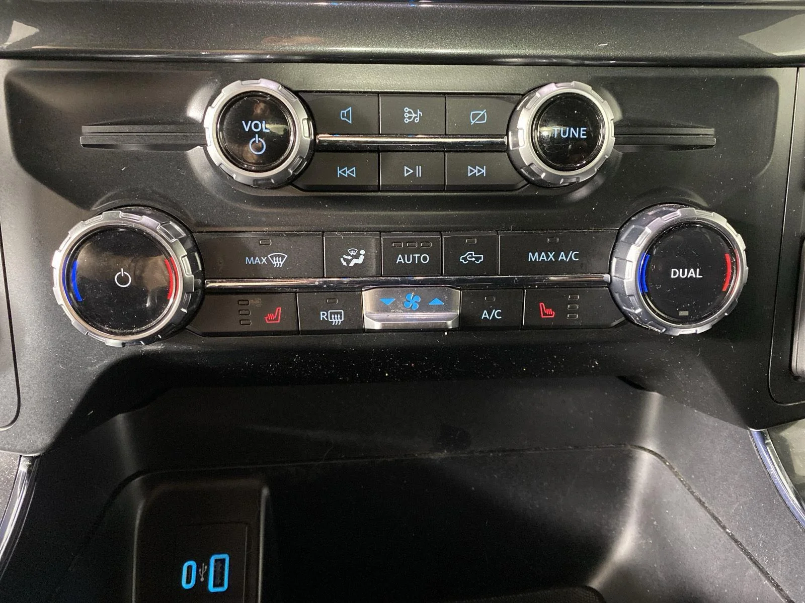 Used 2022 Iconic Silver Ford XLT image 18