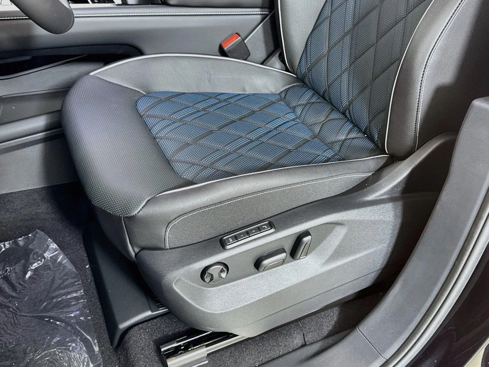 New 2026 Deep Black Pearl Volkswagen 2.0T SEL Premium R-Line image 20