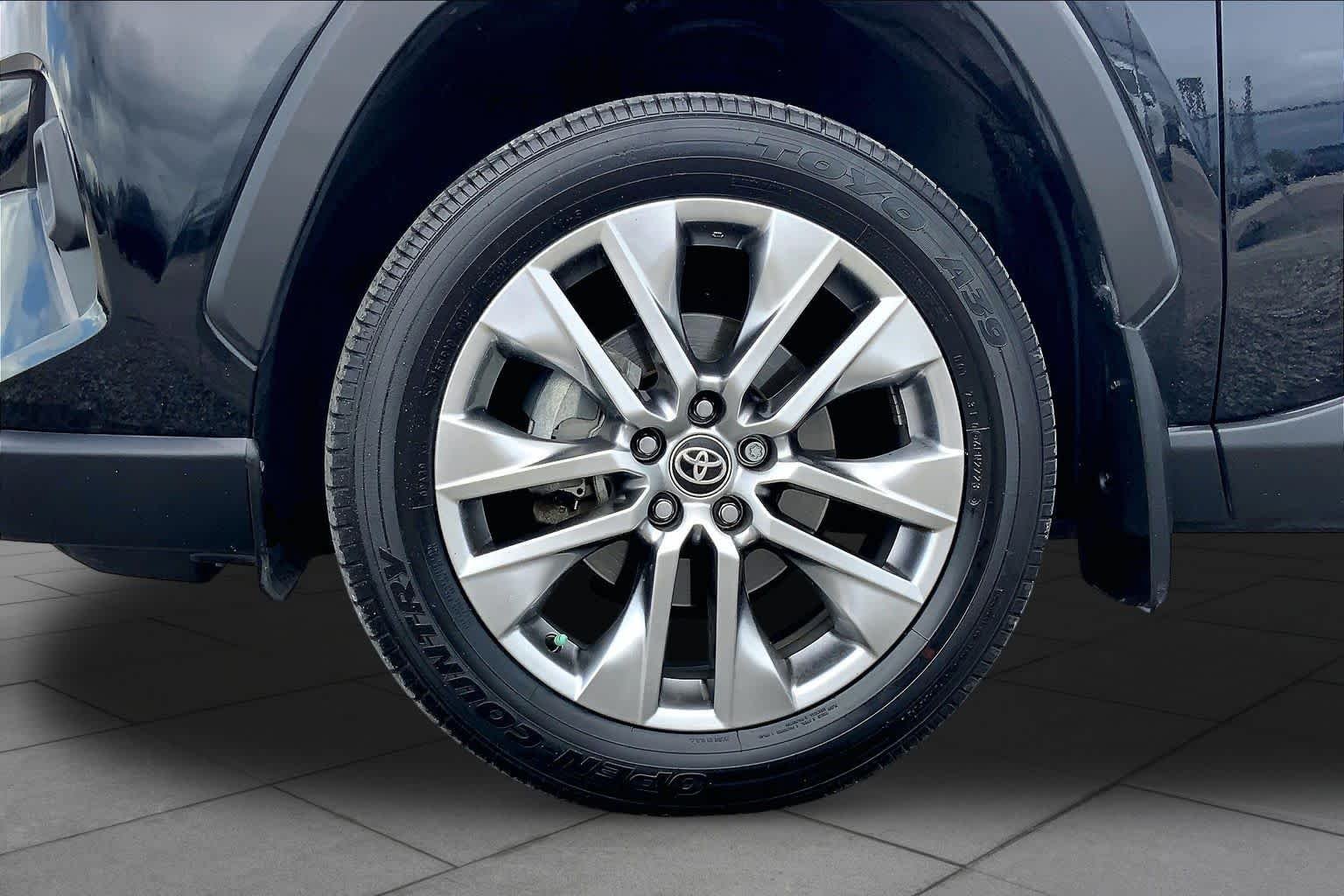 Used 2023 Midnight Black Metallic Toyota XLE Premium image 11