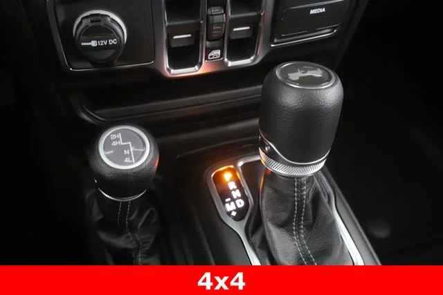 New 2026 Bright White Clear-Coat Exterior Paint Jeep Sport S image 24