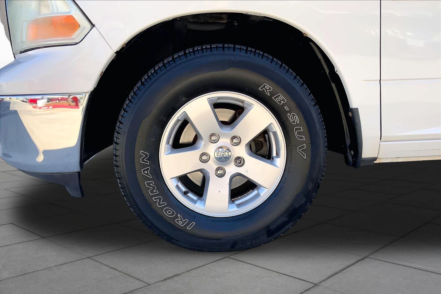 Used 2011 Bright White Ram SLT image 10