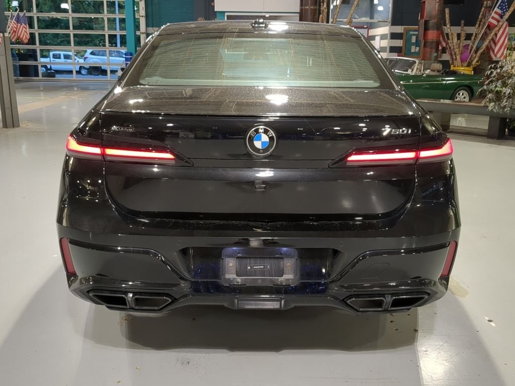 Used 2023 Black BMW 760i xDrive image 9