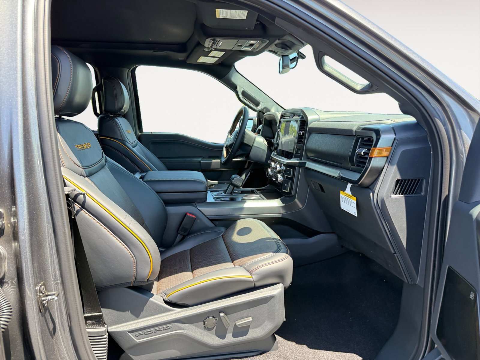 New 2026 Carbonized Gray Metallic Ford Tremor image 19