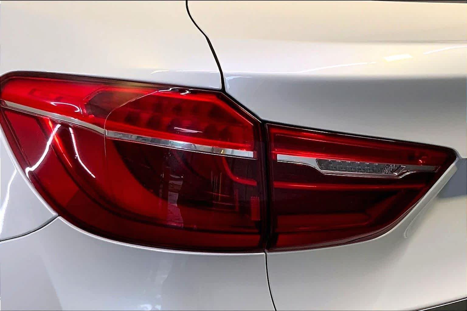 Used 2019 Mineral White Metallic BMW xDrive35i image 28