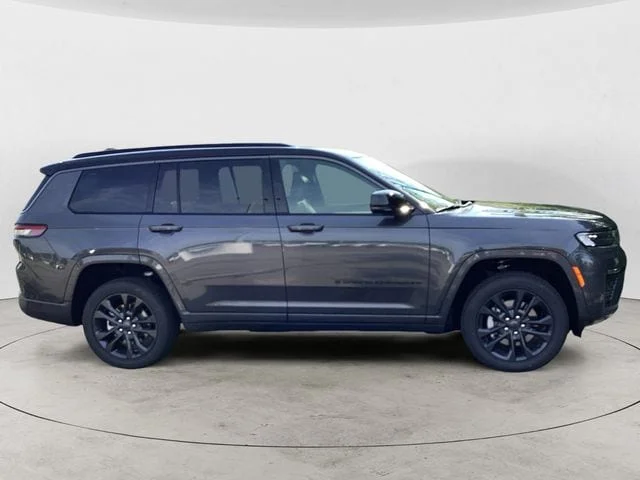New 2026 Gray Metallic Jeep LIMITED RESERVE 4X4 image 7