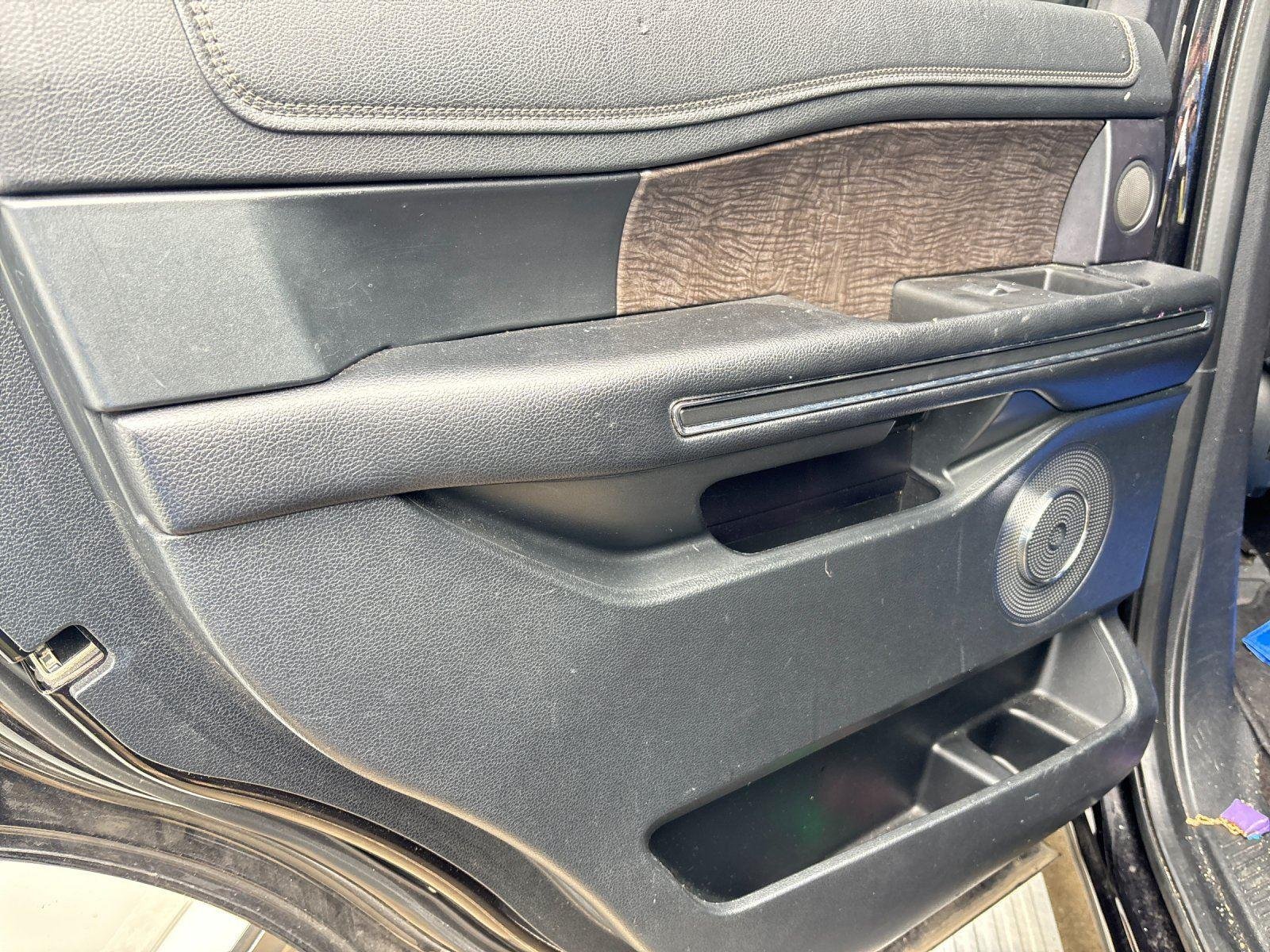 Used 2020 Agate Black FORD LIMI image 30