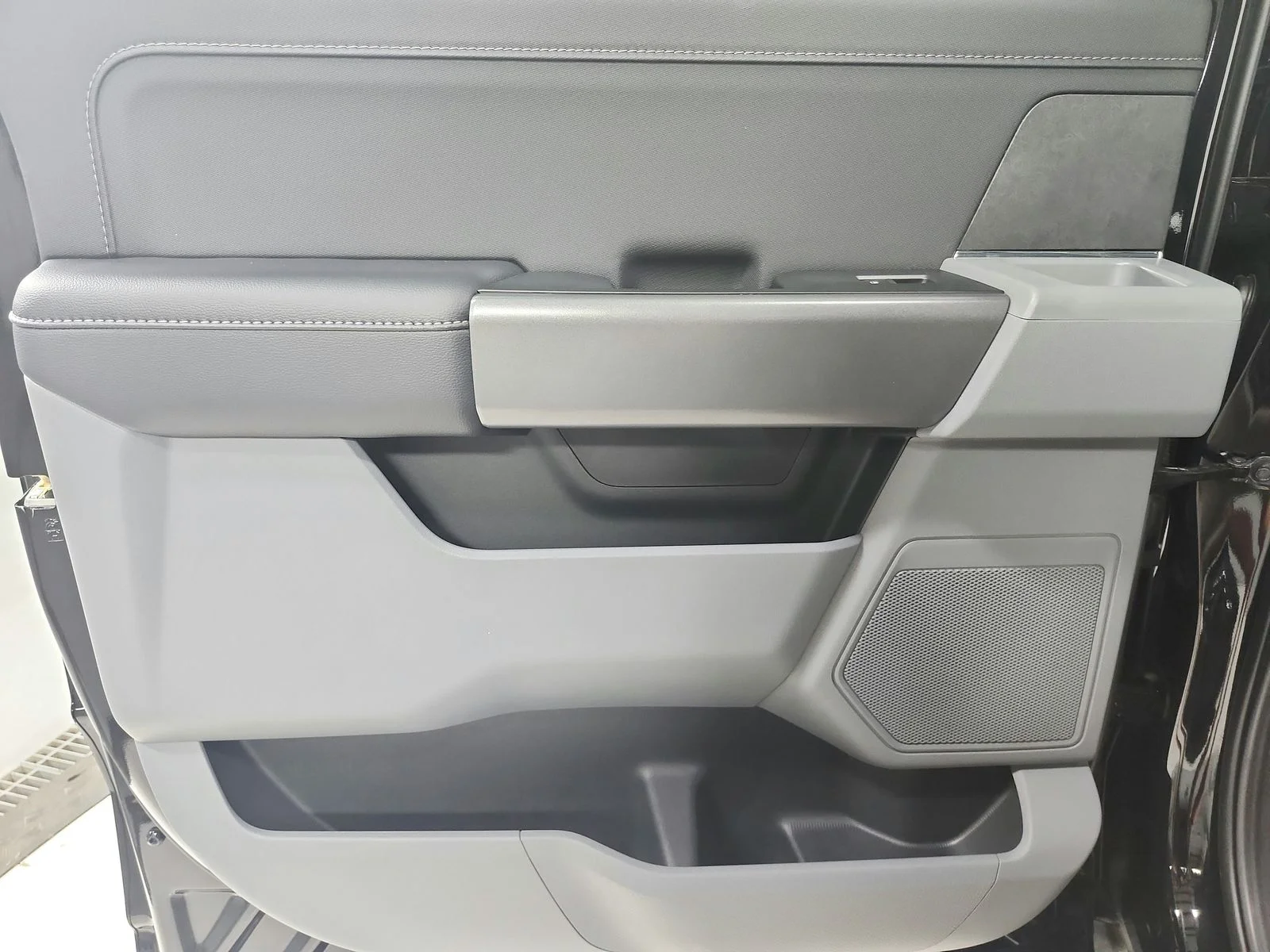 New 2026 Agate Black Metallic Ford XLT image 35