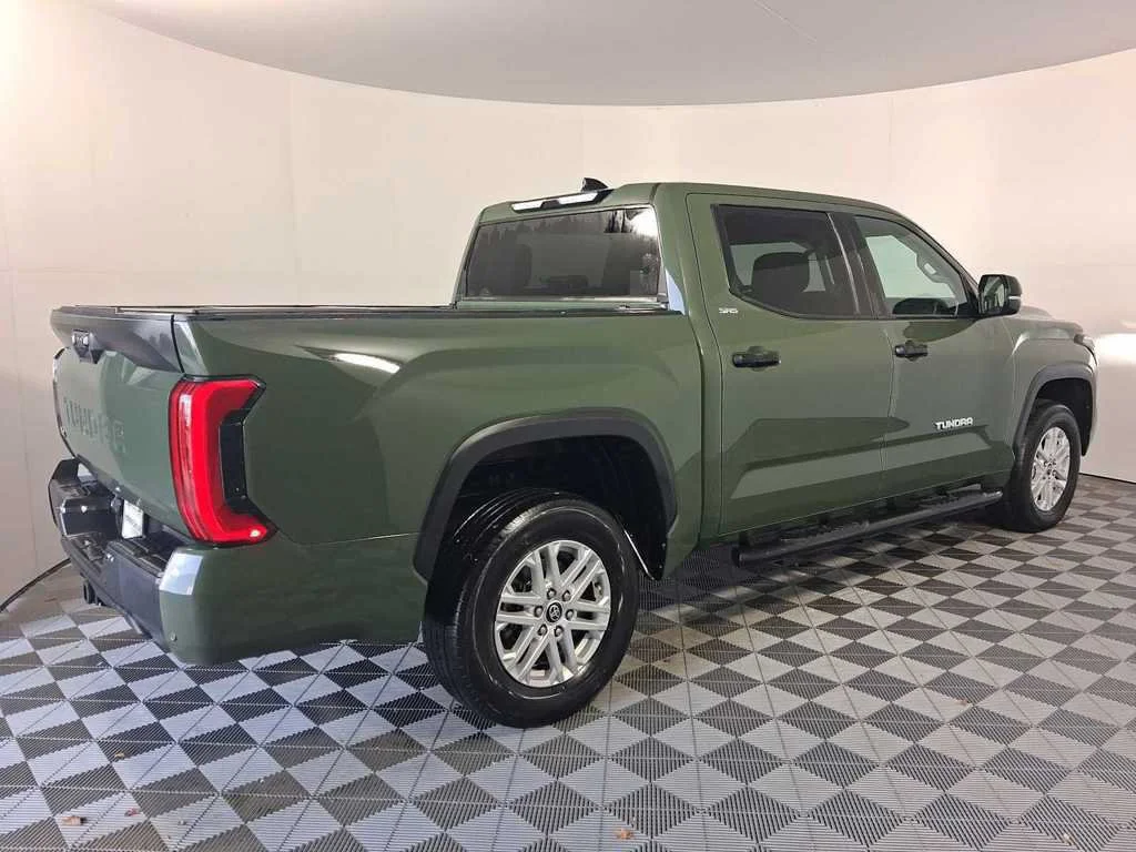 Used 2022 Green Toyota SR5 image 3