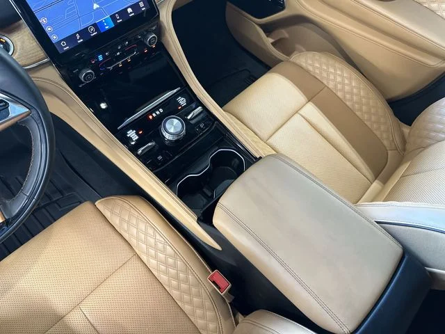 Used 2024 White Jeep Summit image 21