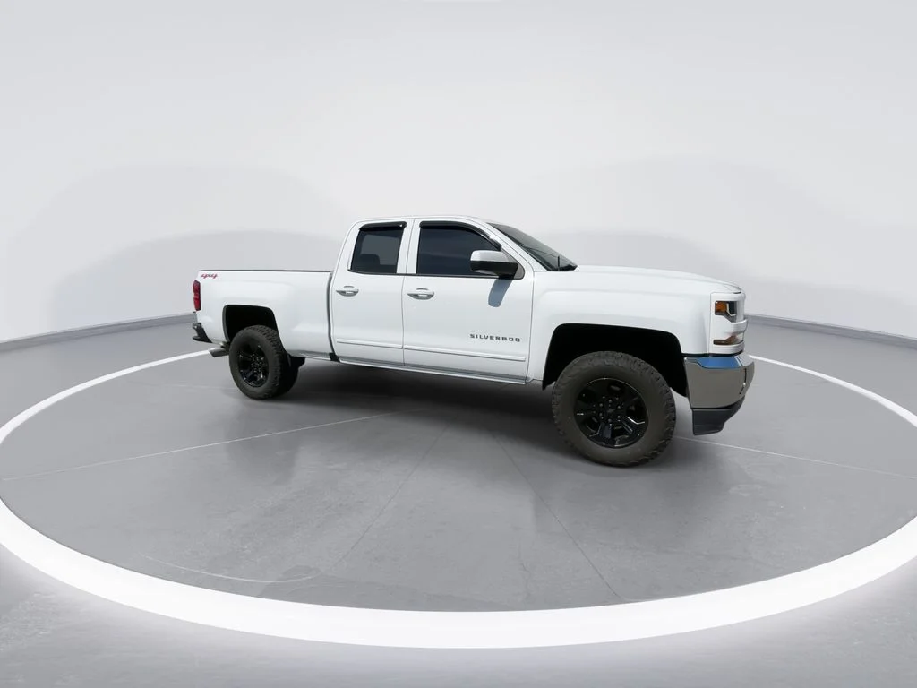 Used 2017 White Chevrolet LT image 2