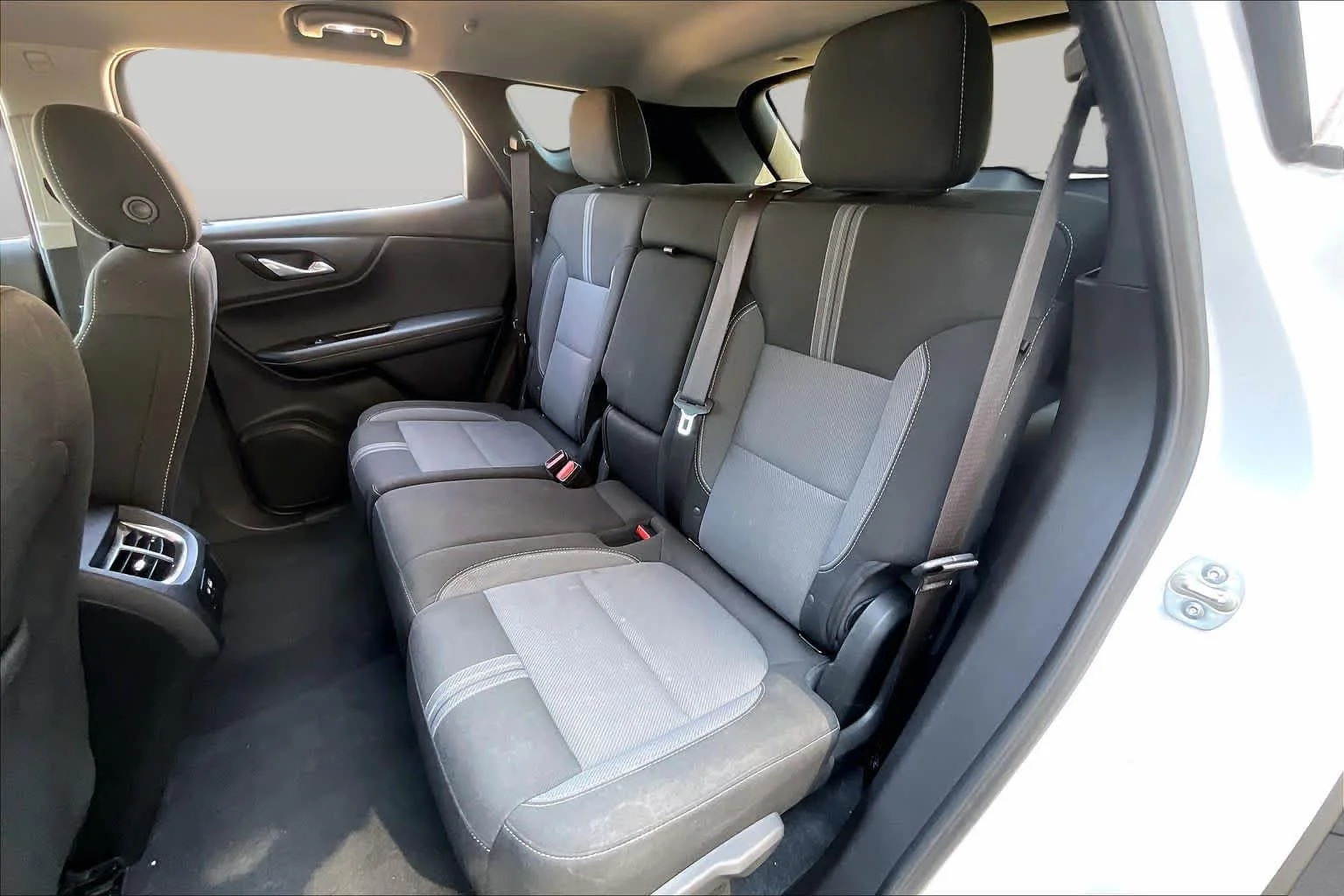 Used 2023 SUMMIT WHITE Chevrolet LT image 18