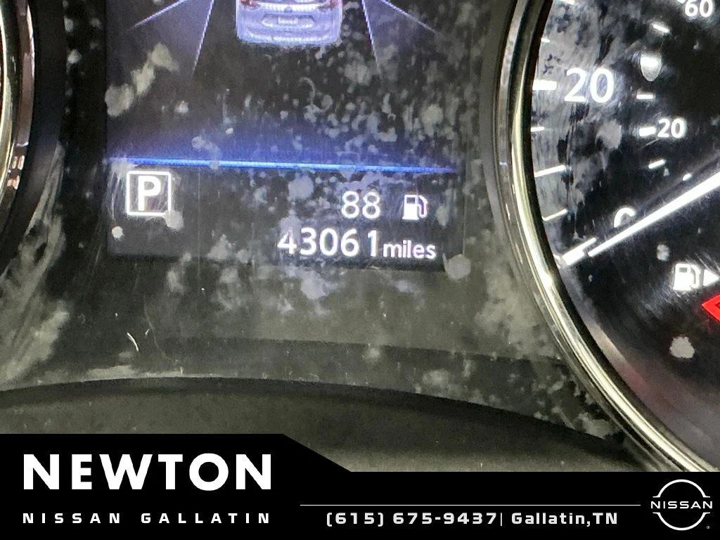 Used 2018 Pearl White Nissan SV image 30