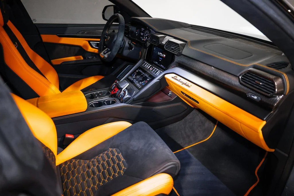 Used 2022  Lamborghini  image 18