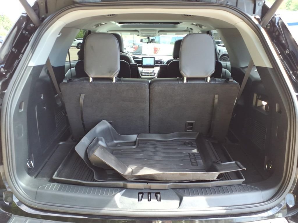 Certified Used 2023 Black Metallic Ford XLT image 15