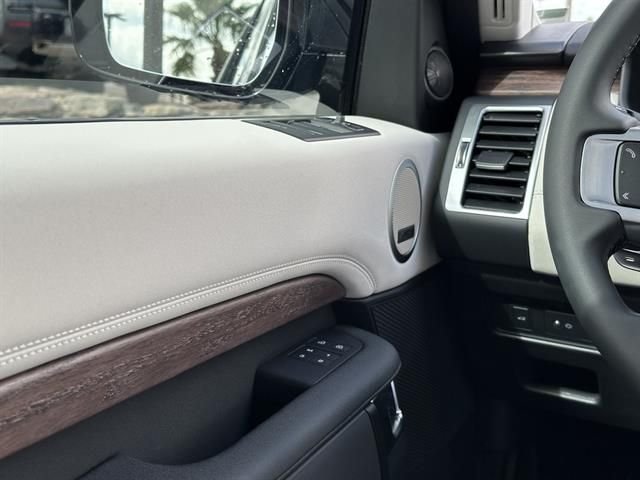 New 2026 Santorini Black Land Rover S image 17