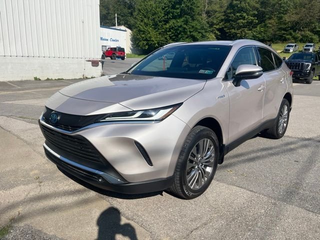 Used 2021 Silver Toyota XLE image 10