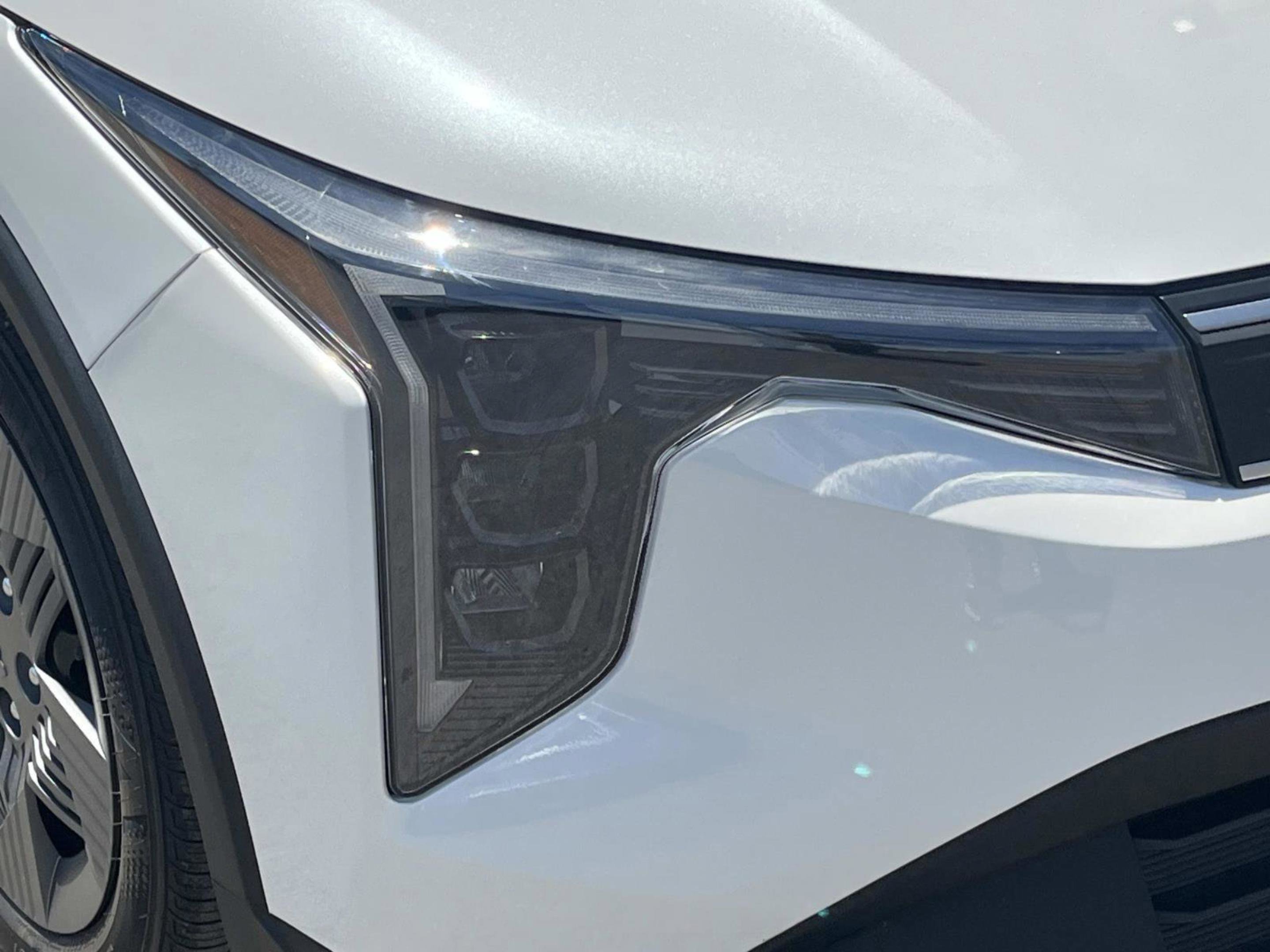 New 2026 Snow White Pearl Kia LX image 32