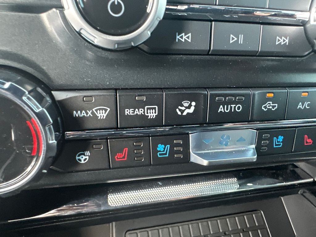 New 2025 White Ford Lariat image 27