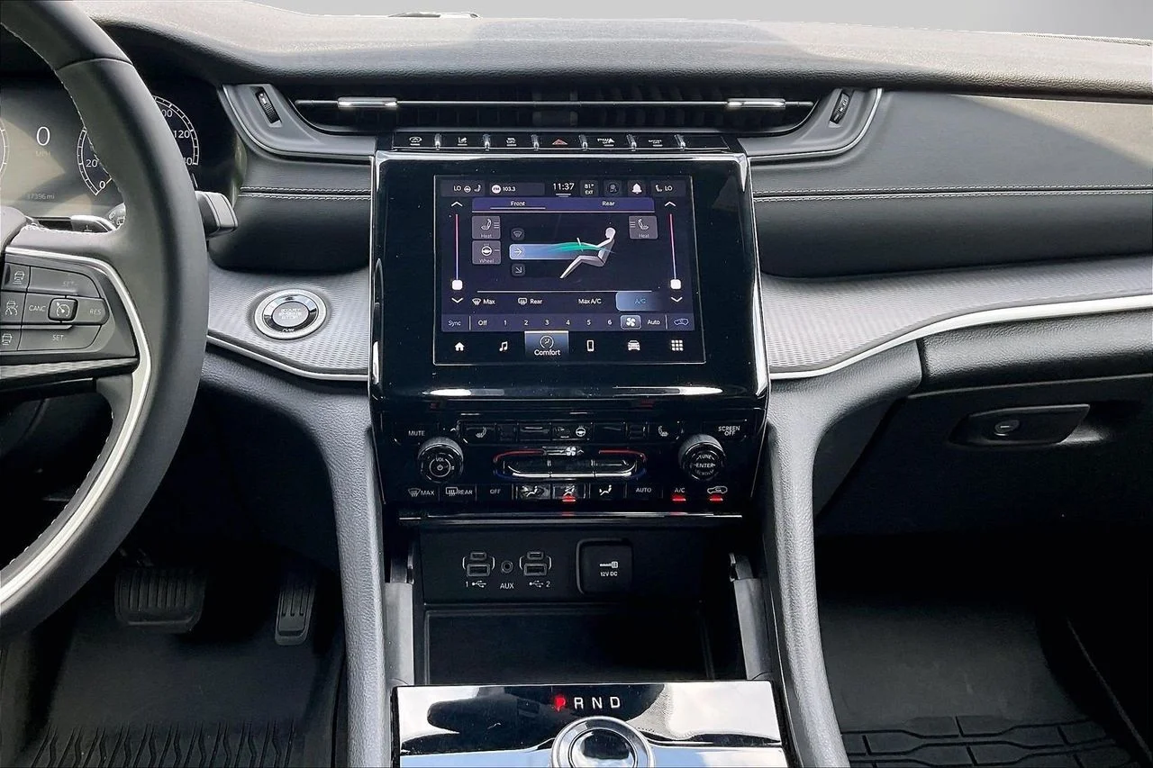 Used 2024 Silver Jeep Altitude X image 13