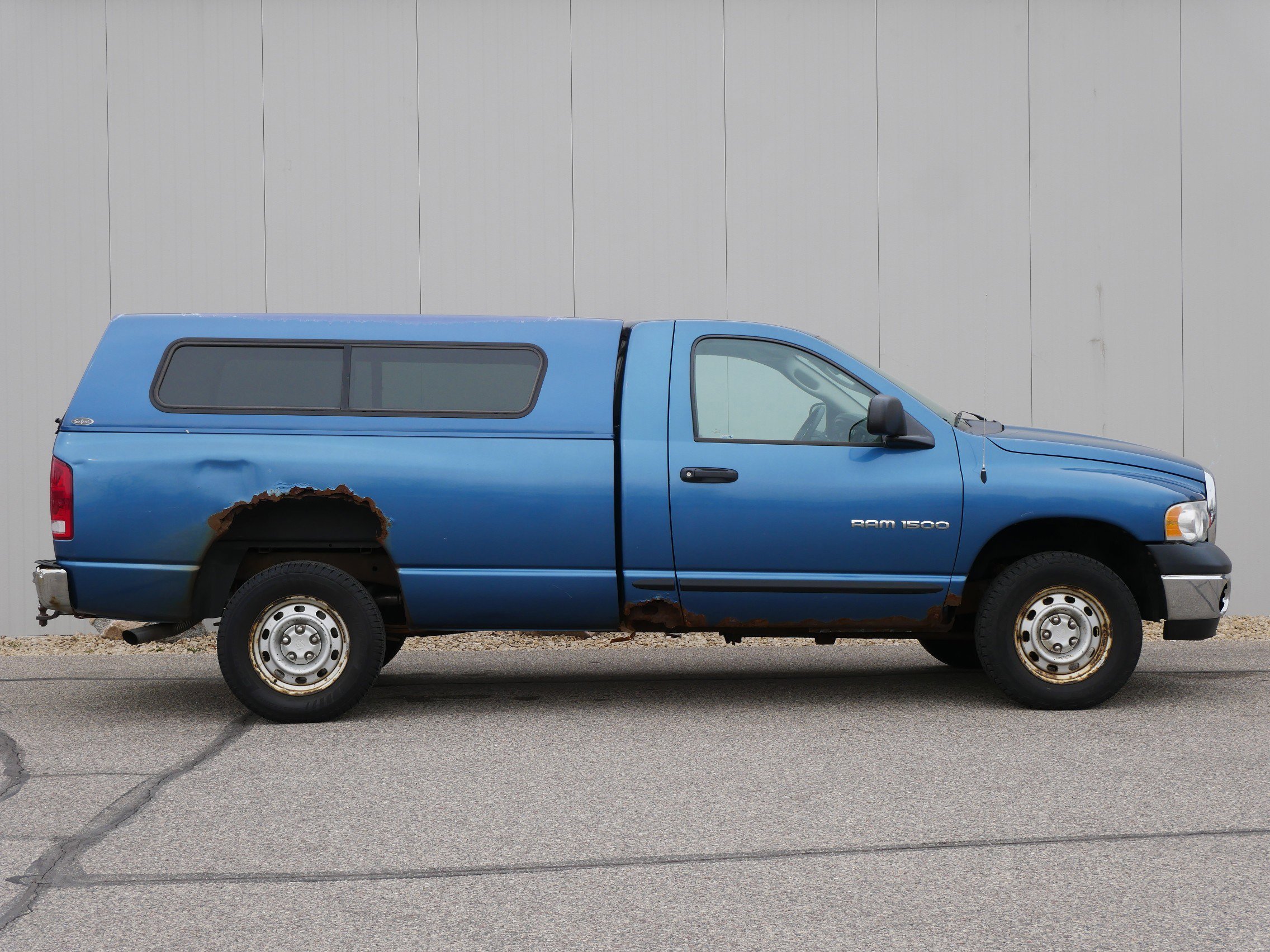 Used 2005 Blue Dodge  image 6