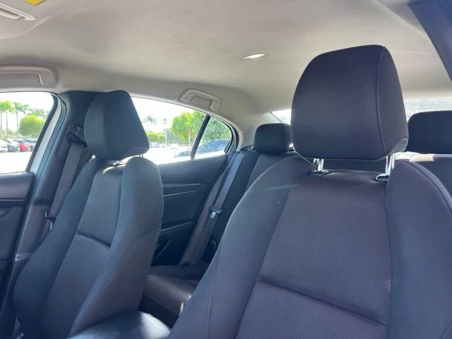 Used 2020 White Mazda  image 26