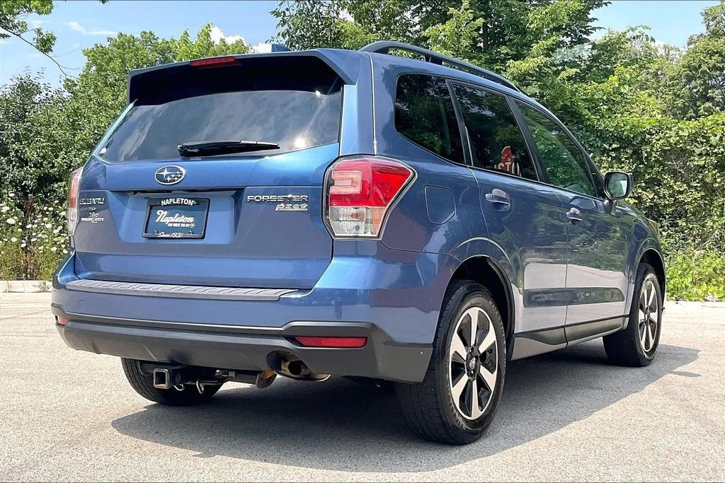 Used 2017 Blue Subaru 2.5i Premium image 13
