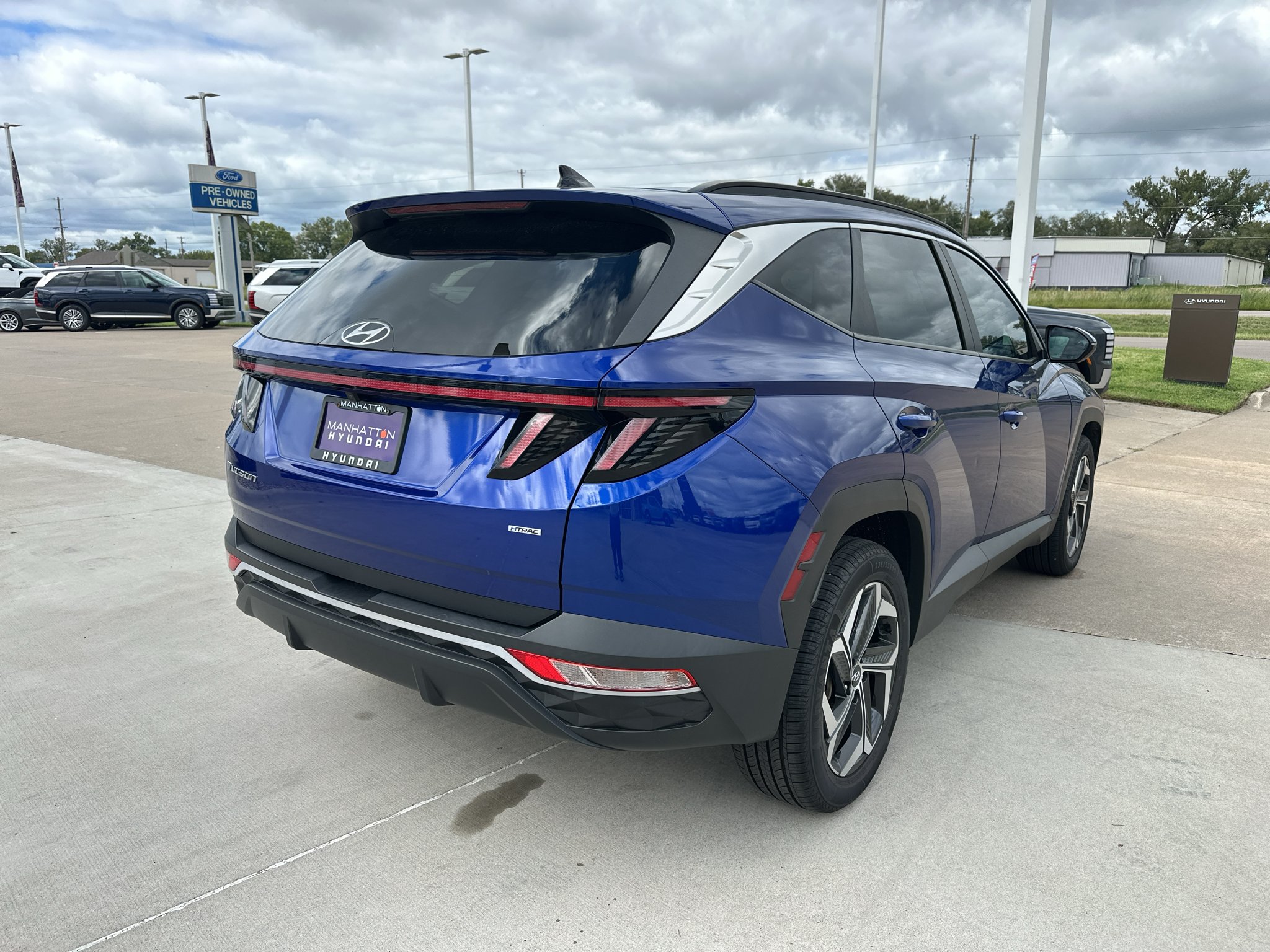 Used 2022 Intense Blue Hyundai SEL image 10