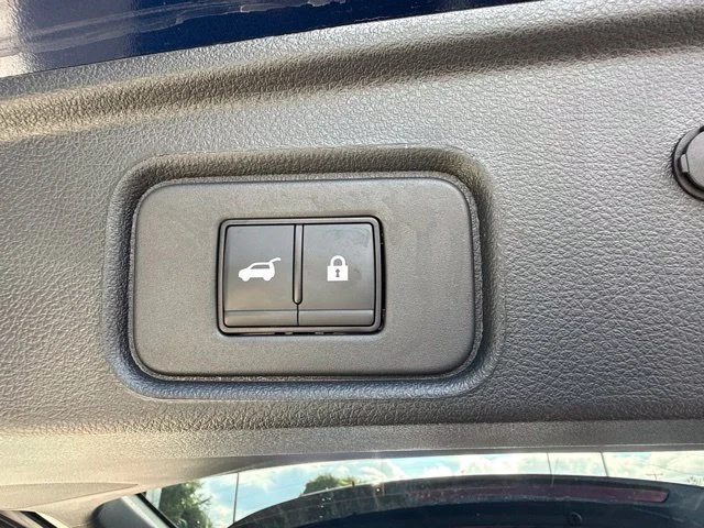 Used 2026 Blue Nissan SL image 6