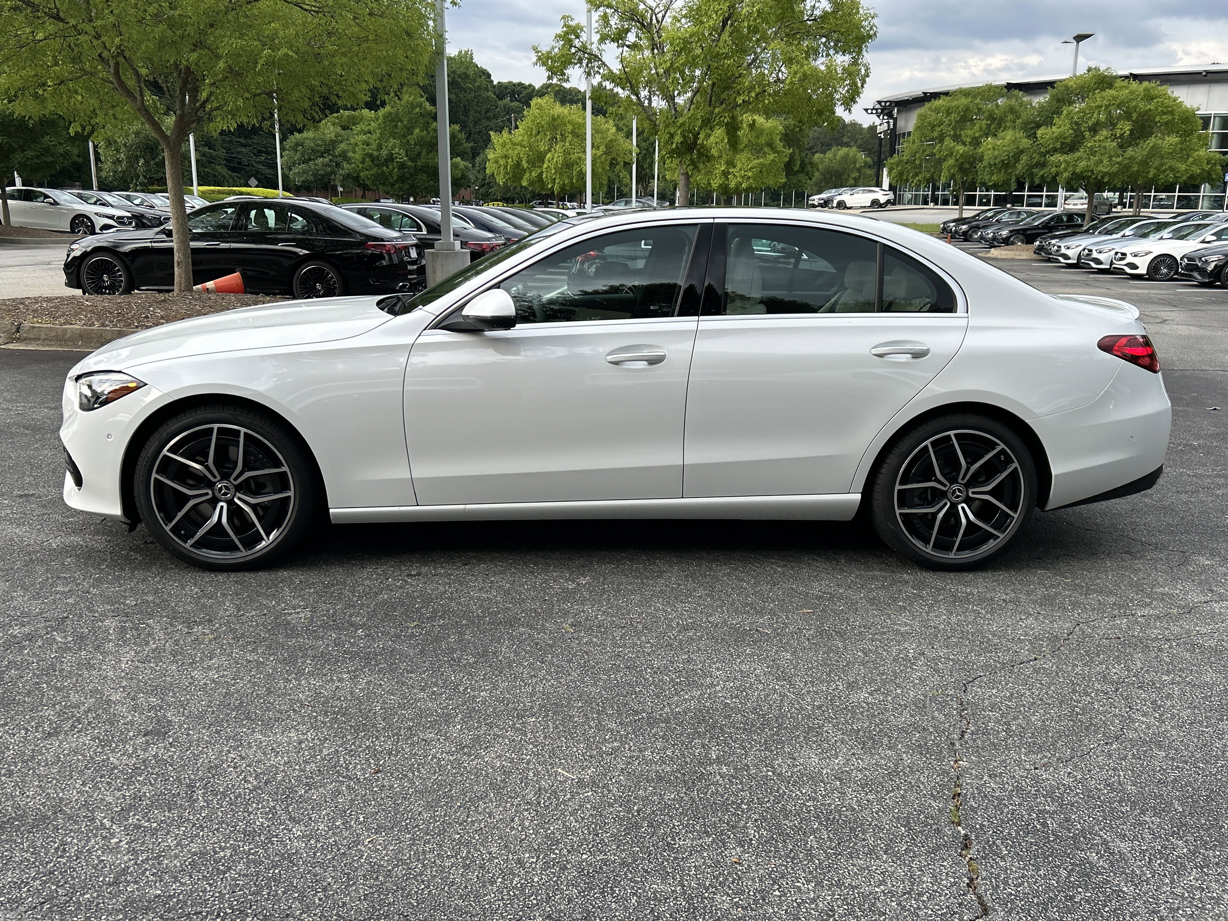 New 2026 MANUFAKTUR Moonlight White Metallic Mercedes-Benz C 300 4MATIC® Sedan image 14
