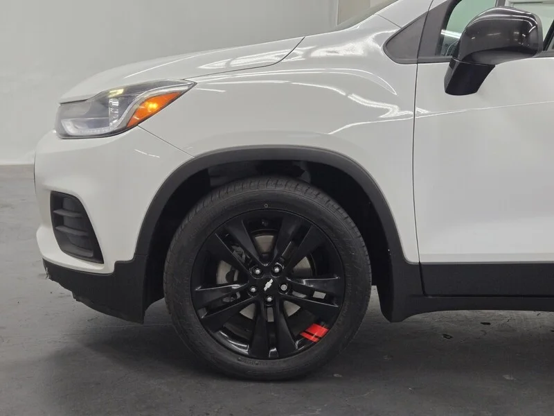 Used 2018 Summit White Chevrolet LT image 6