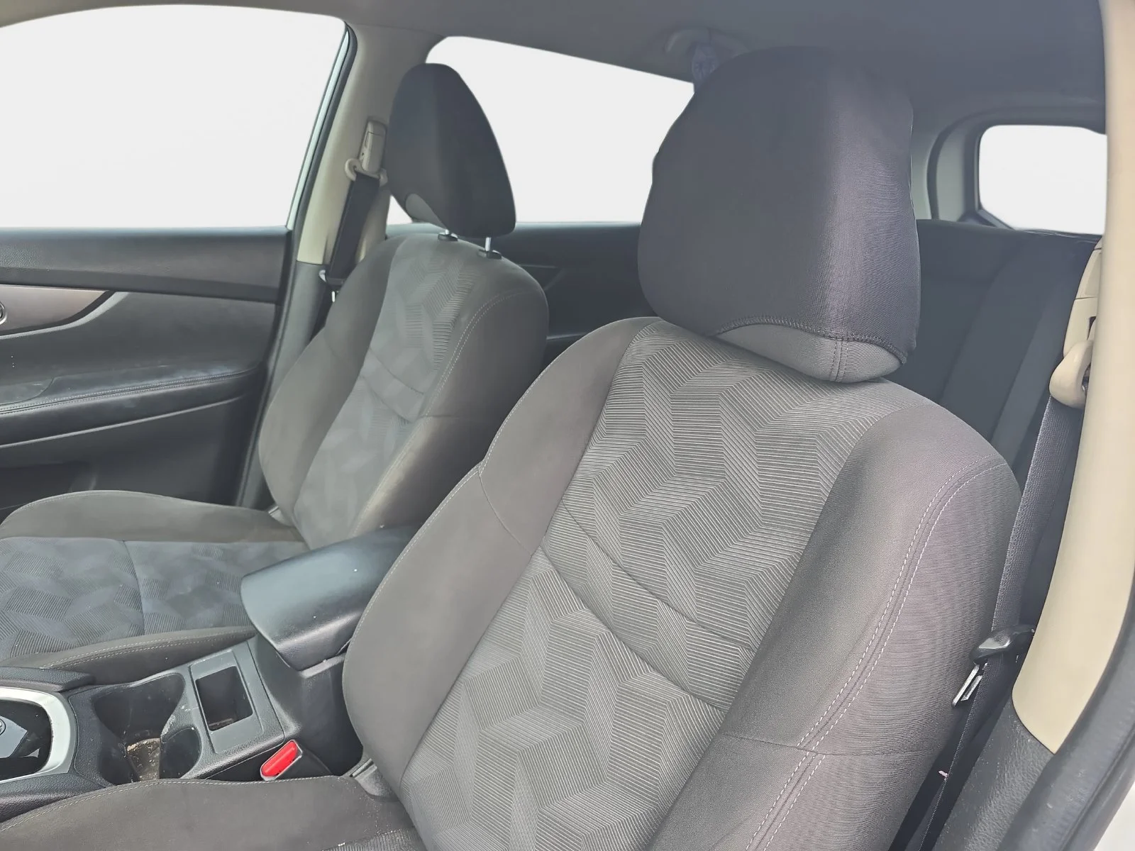 Used 2016 Glacier White Nissan S image 10