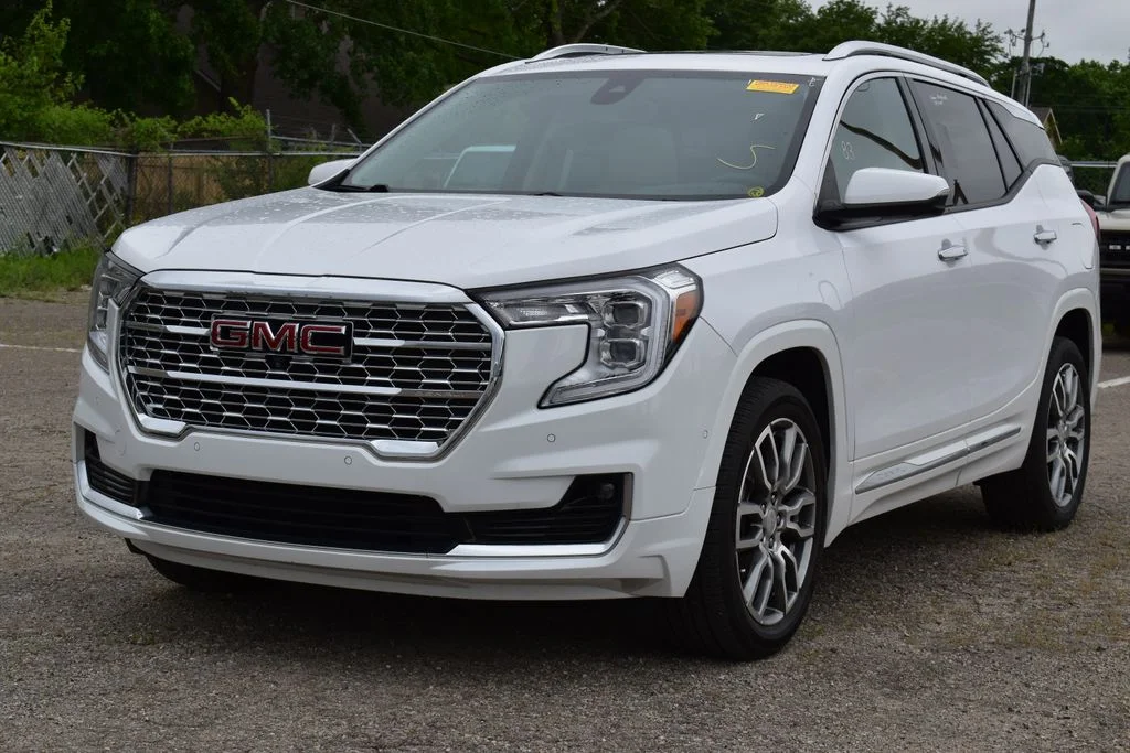 2023 GMC Terrain Denali AWD's photo