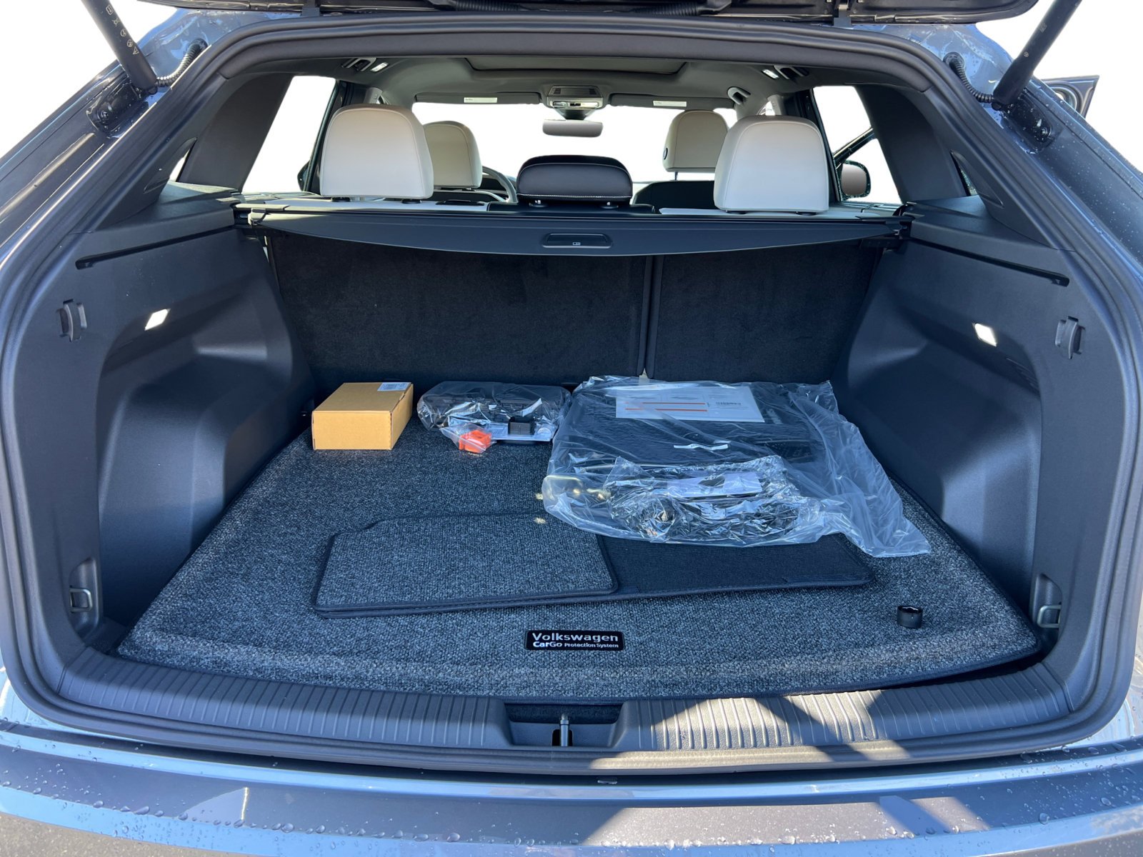New 2025 Platinum Gray Volkswagen 2.0T SEL Premium R-Line image 17