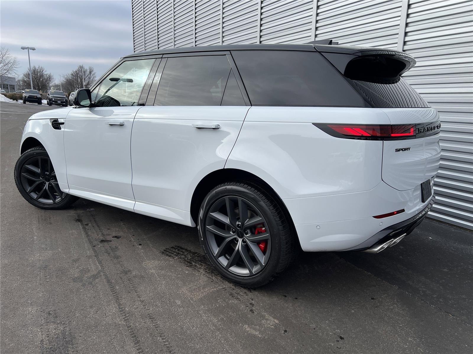 New 2026 Fuji White Land Rover Dynamic SE image 3