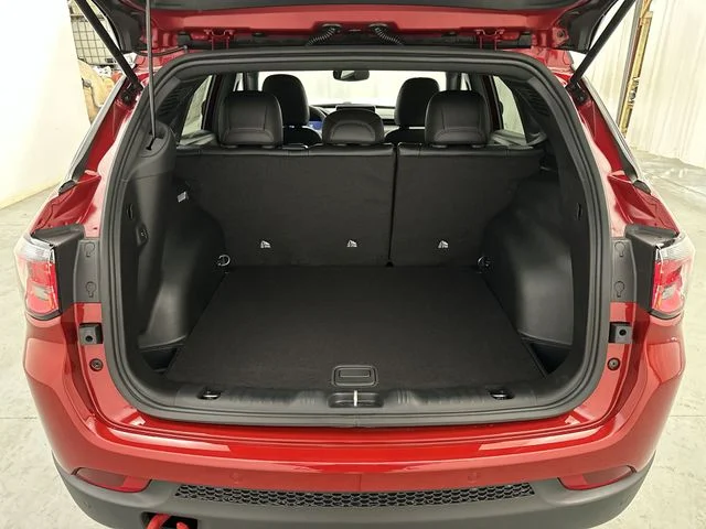 New 2026 Red Hot Pearl-Coat Exterior Paint Jeep Trailhawk image 21