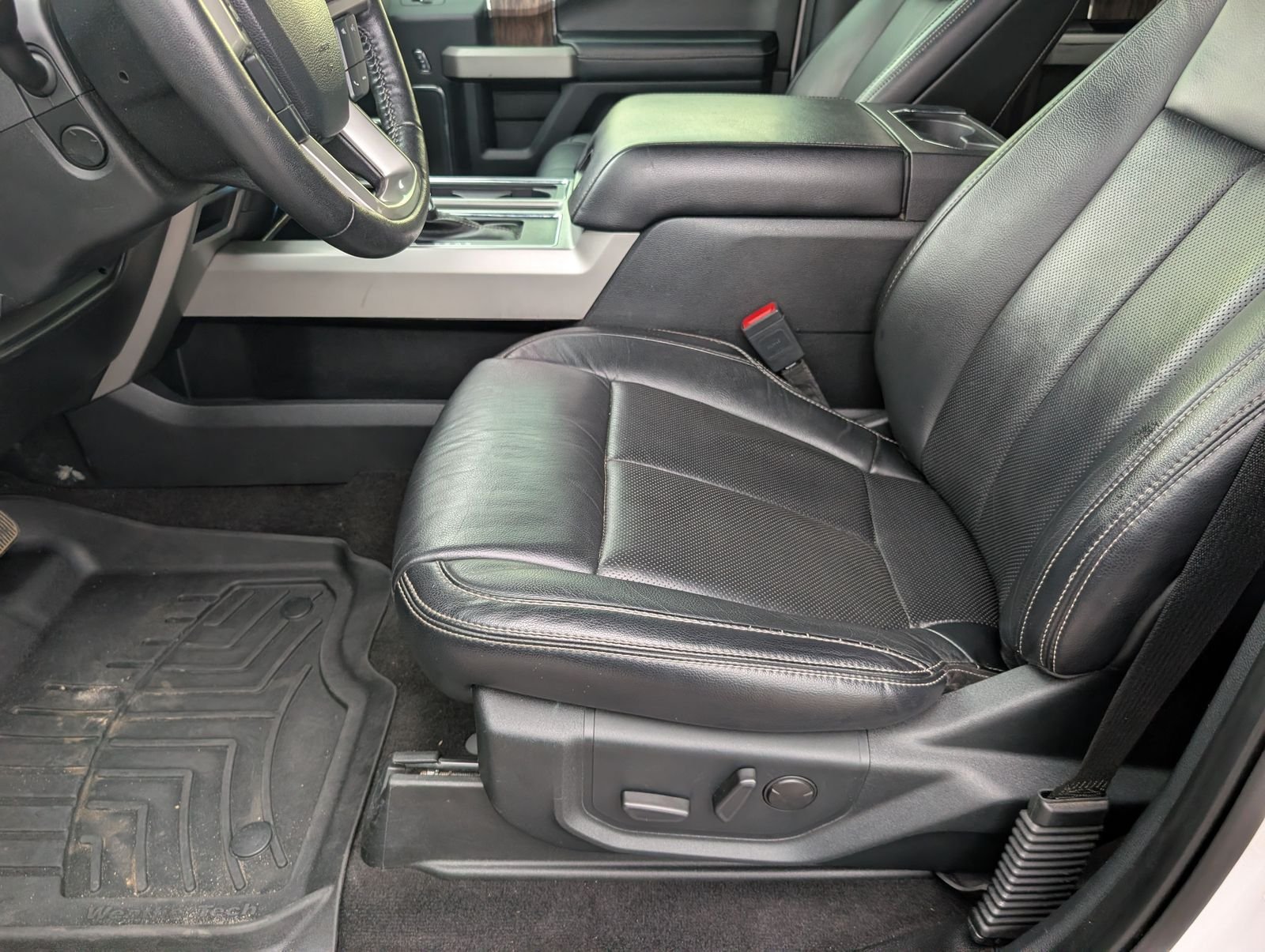 Used 2020 Oxford White Ford Lariat image 14