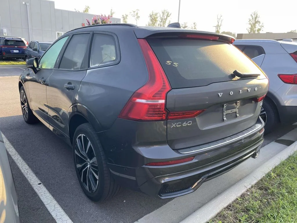 Used 2023 Platinum Grey Metallic Volvo Plus Dark Theme image 3