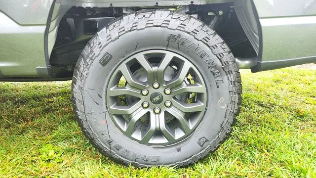 New 2026 Carbonized Gray Metallic Ford Tremor® image 34