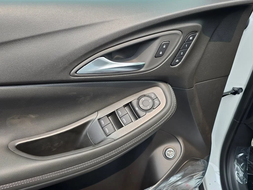 New 2026 White Frost Tricoat Buick Avenir image 23