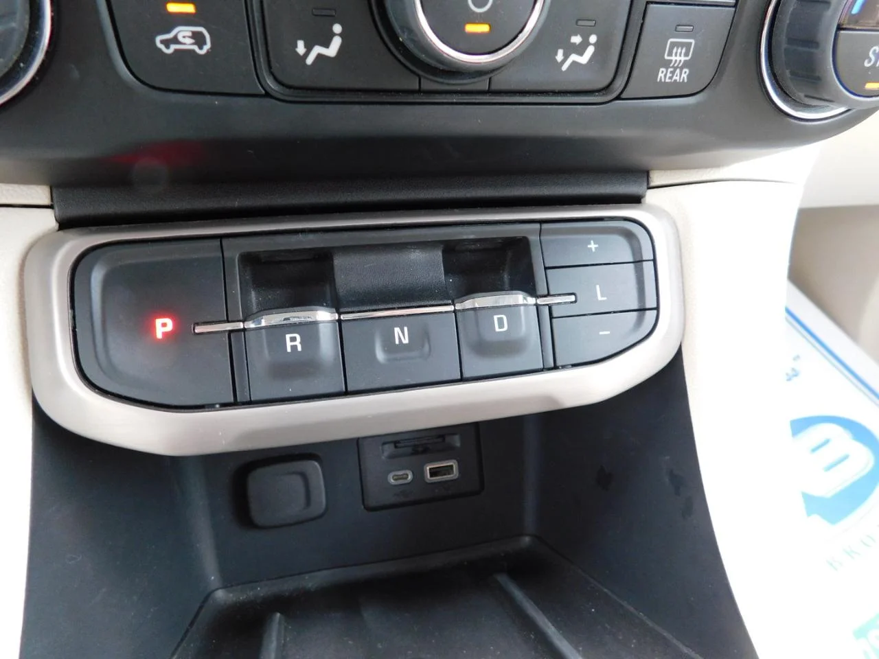 Used 2022 White GMC FWD 4DR DENALI image 48