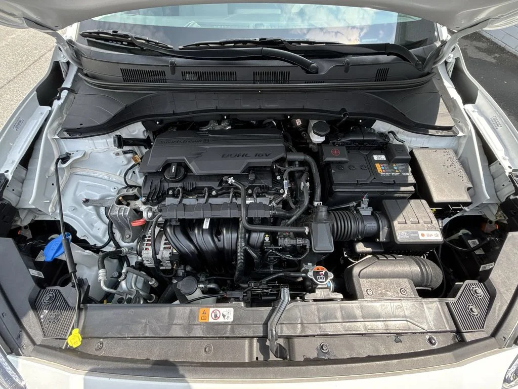 Used 2023 White Hyundai SEL image 17