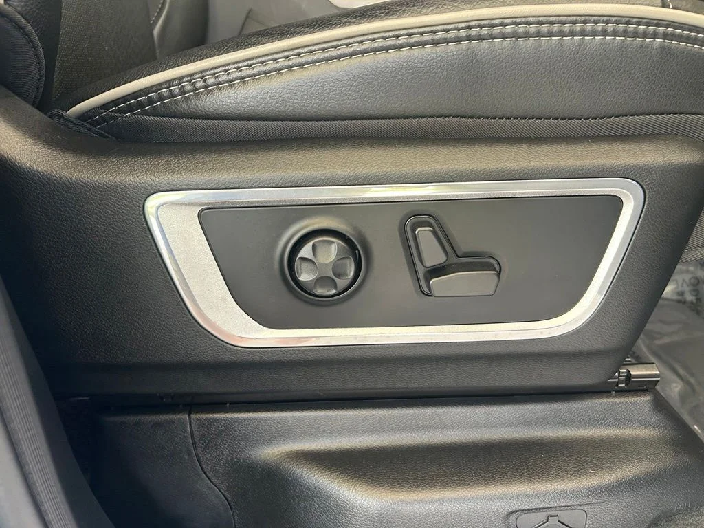 Used 2020 Blue Ram Laramie image 30