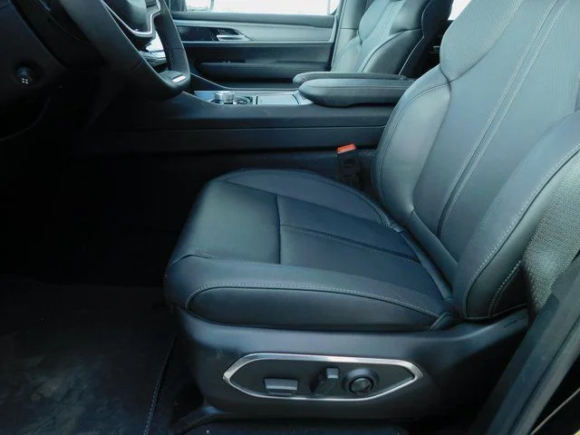 New 2026 High Gloss Black Exterior Paint Jeep Limited Altitude image 8