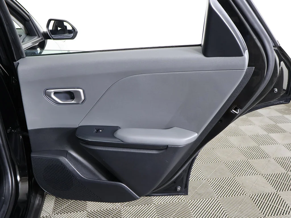 Used 2025 Black Kia LXS image 23