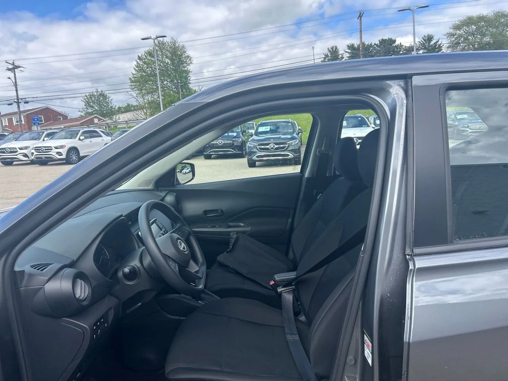 Used 2025 Gray Nissan S image 10