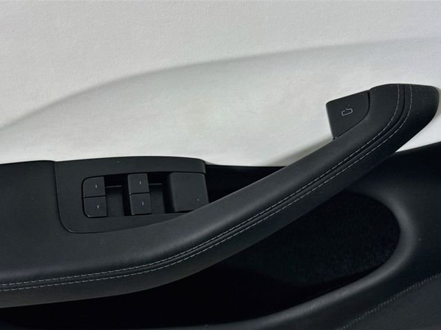 Used 2025  Tesla Long Range image 18